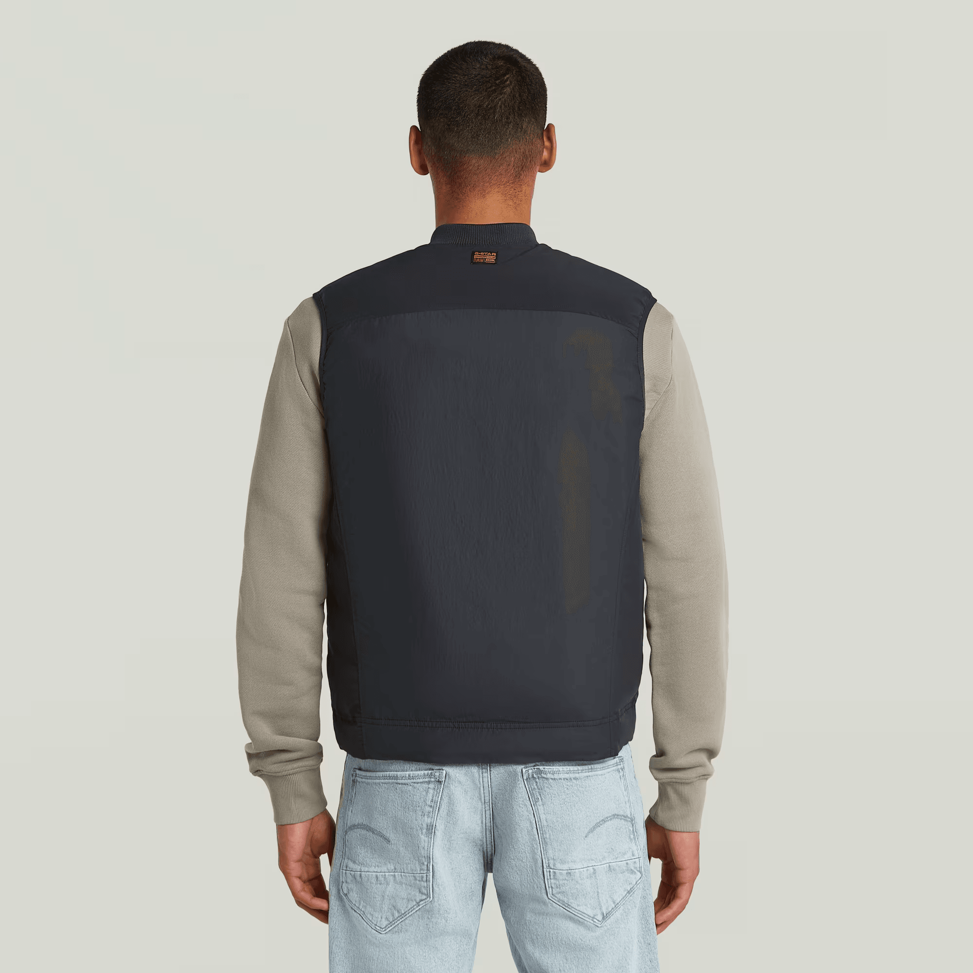 Lightweight Vest in Dark Black - Milu James St