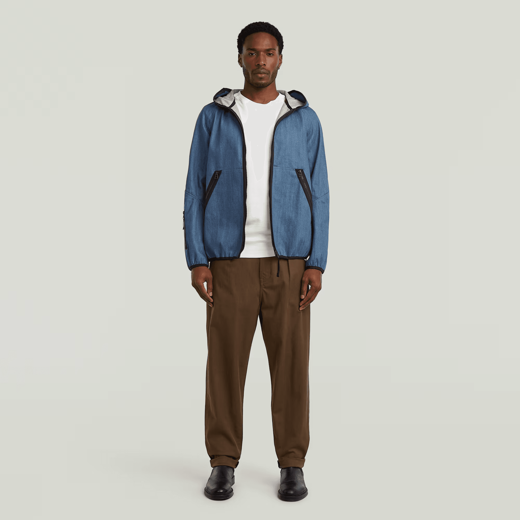 Pleated Chino Relaxed Tapered Pants in Desert Palm/Deep Brown