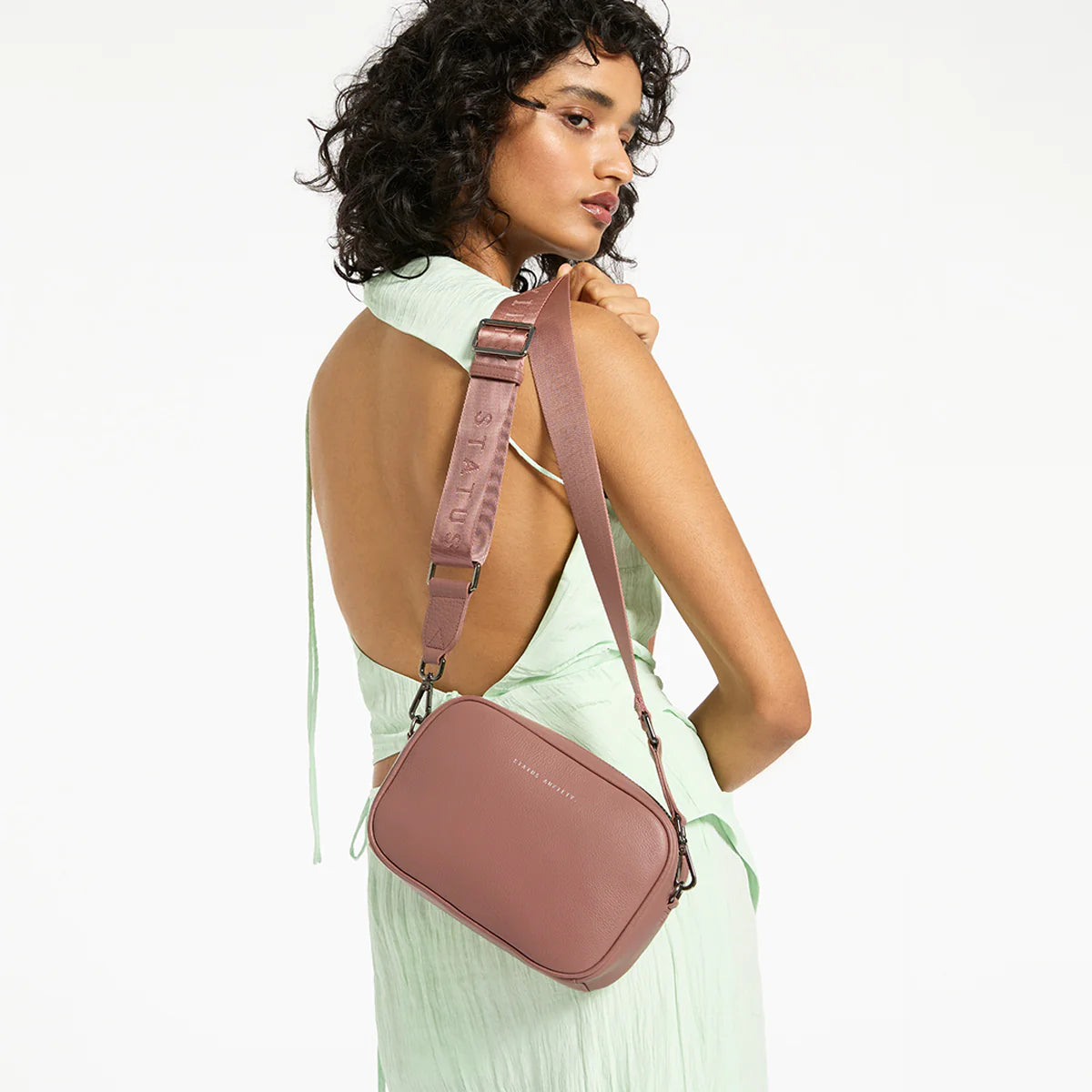 Plunder Leather Bag with Webbed Strap in Dusty Rose