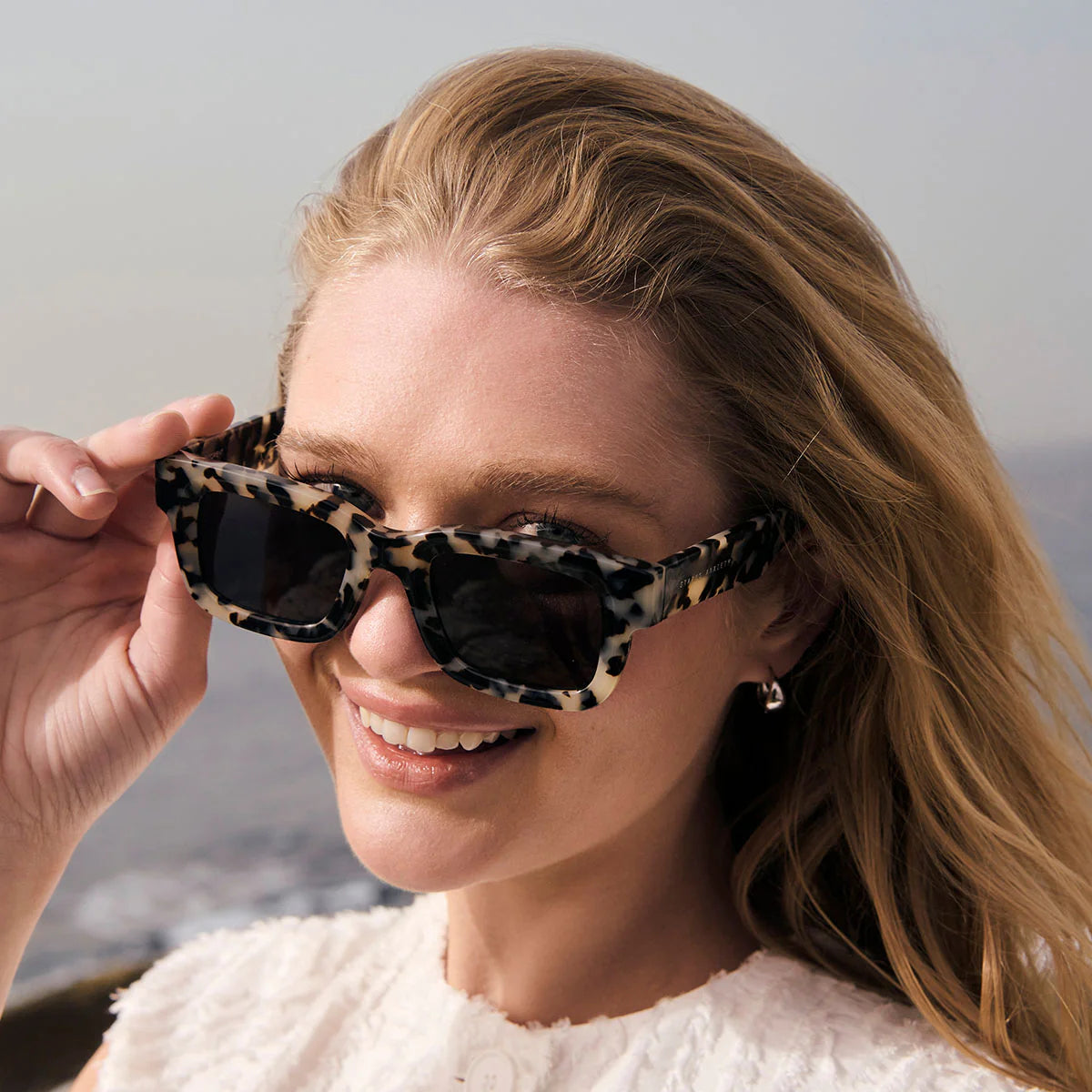 Disorient Sunglasses in White Tort