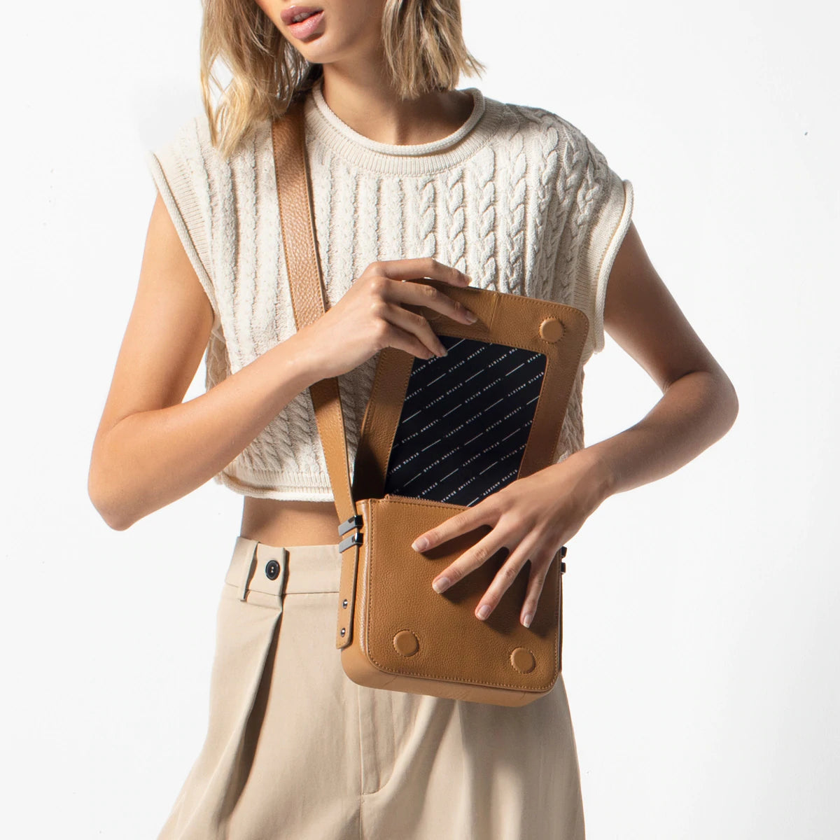 Want To Believe Leather Bag in Tan