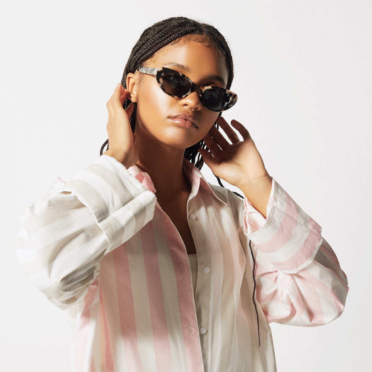 Wonderment Sunglasses in White Tort