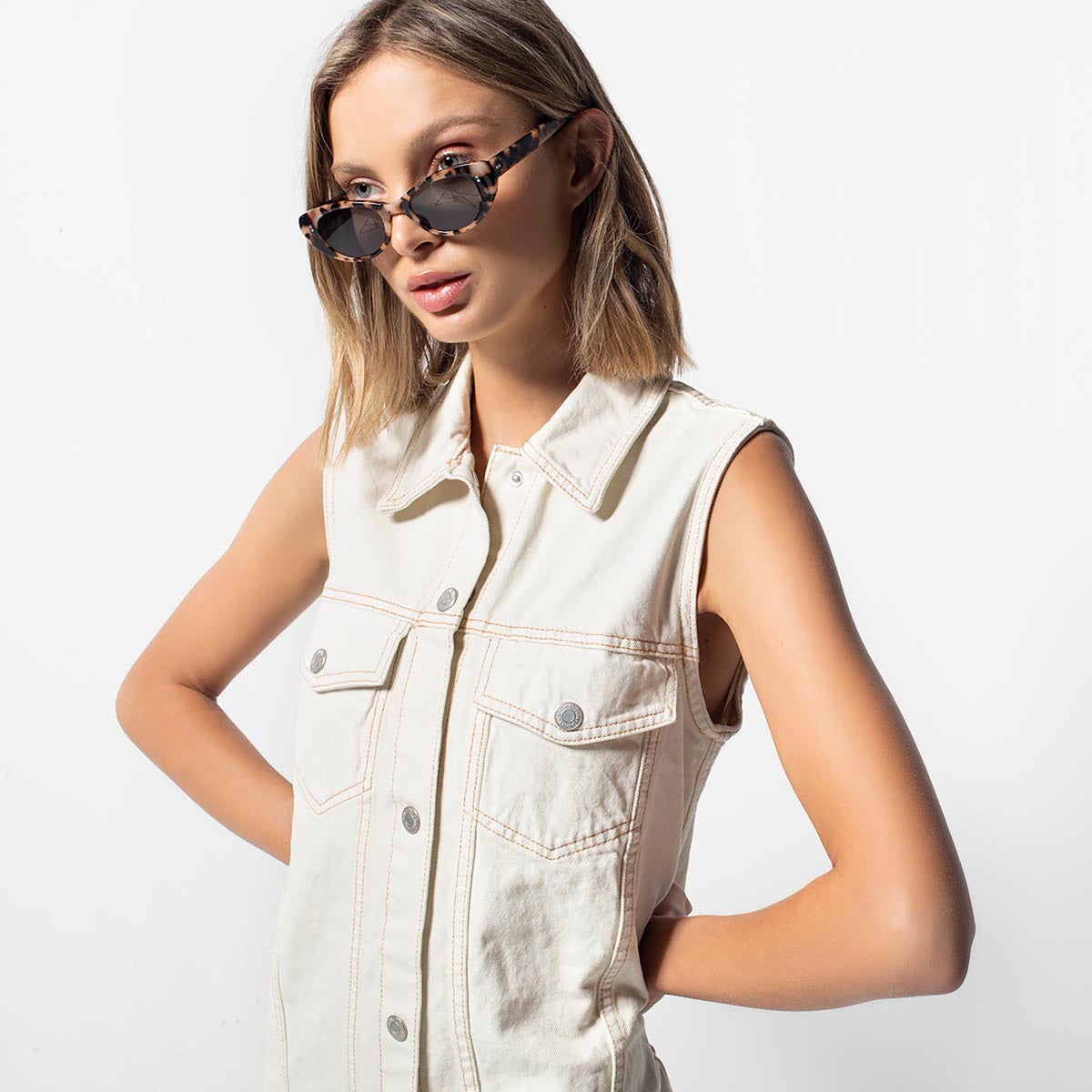 Wonderment Sunglasses in White Tort