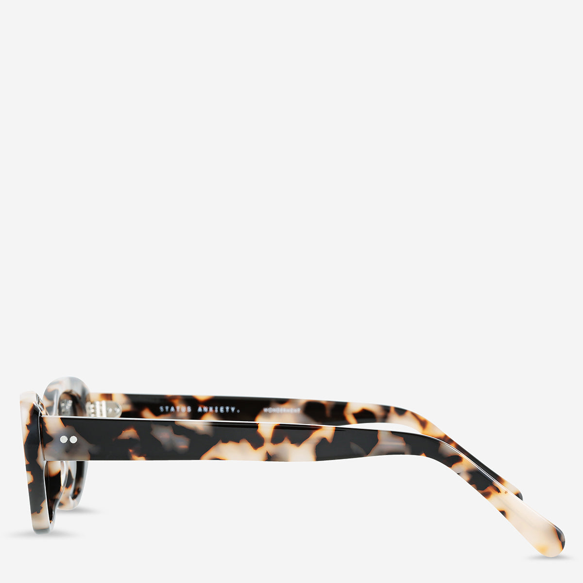 Wonderment Sunglasses in White Tort