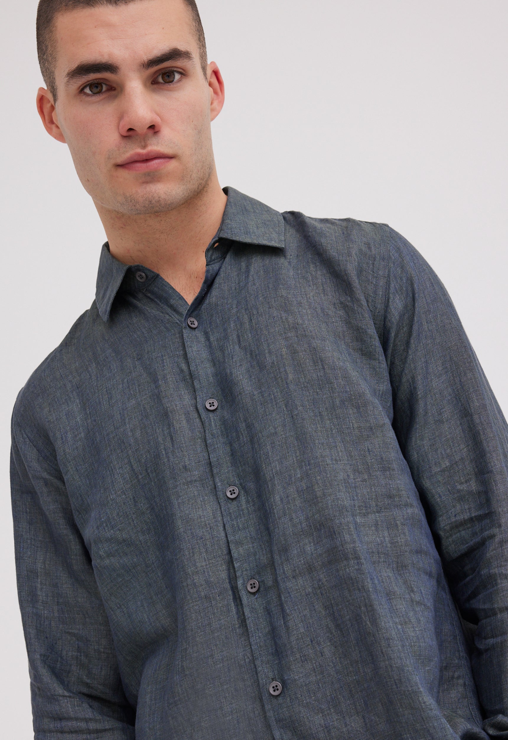 Peck Linen Shirt in Dark Olio