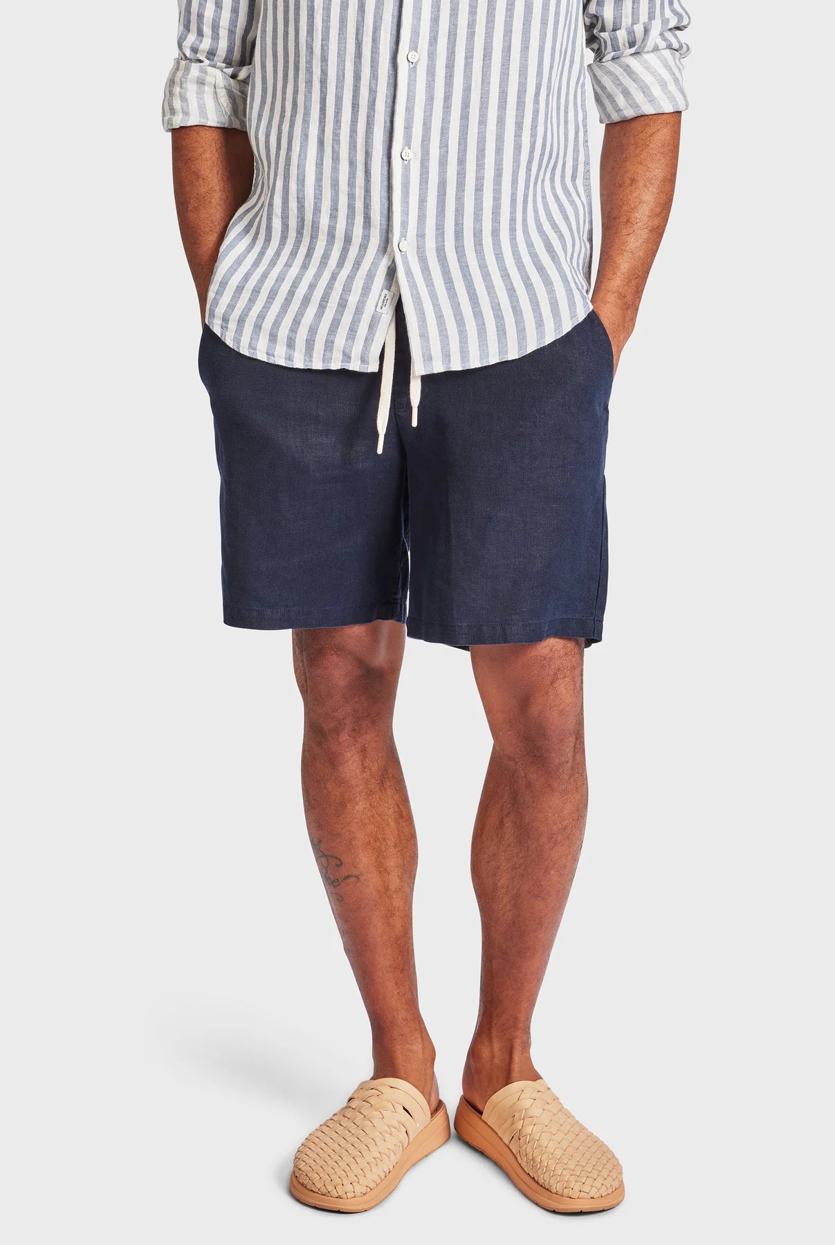 Jeff Linen Short in Navy