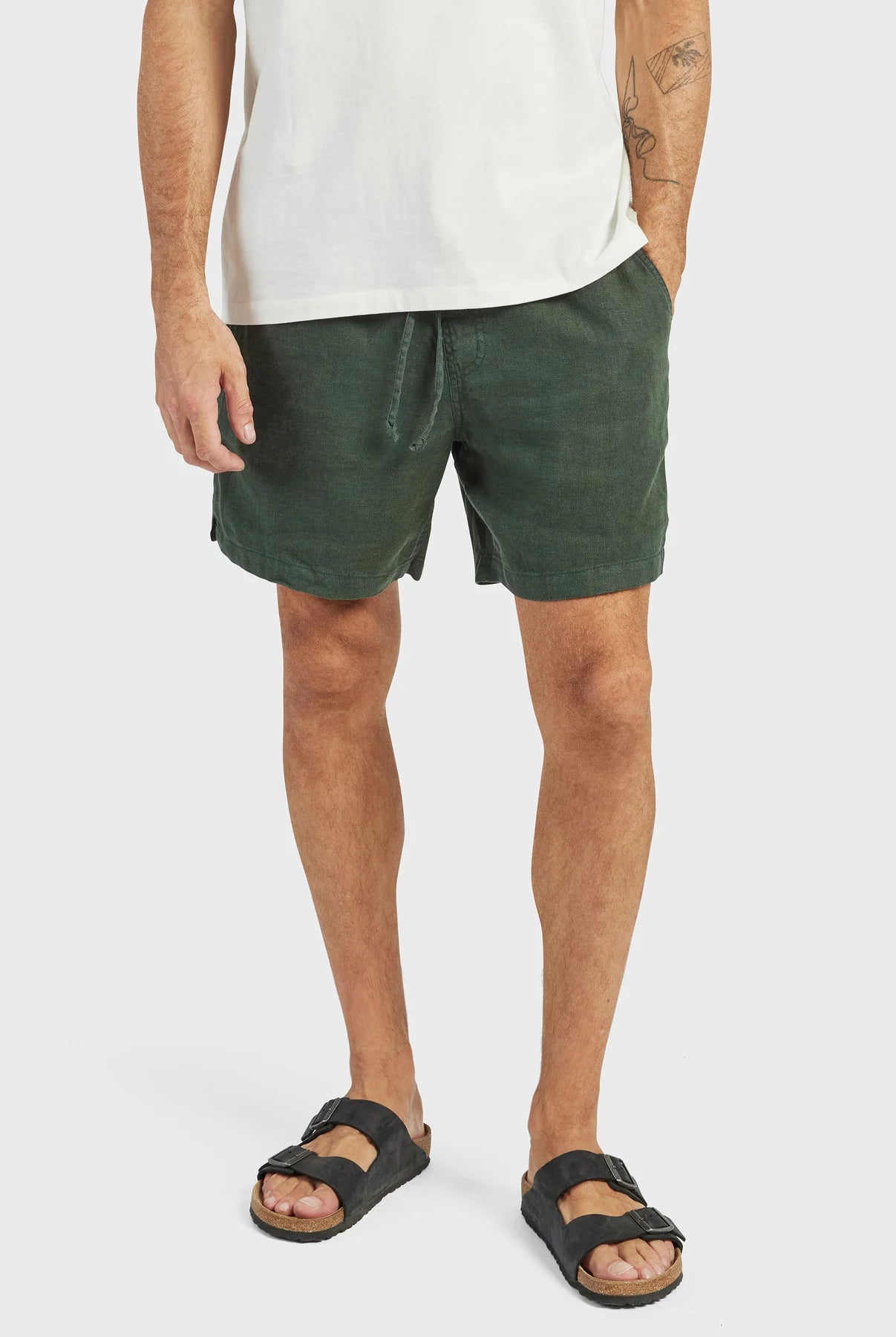 Riviera Linen Short in Sherwood Green