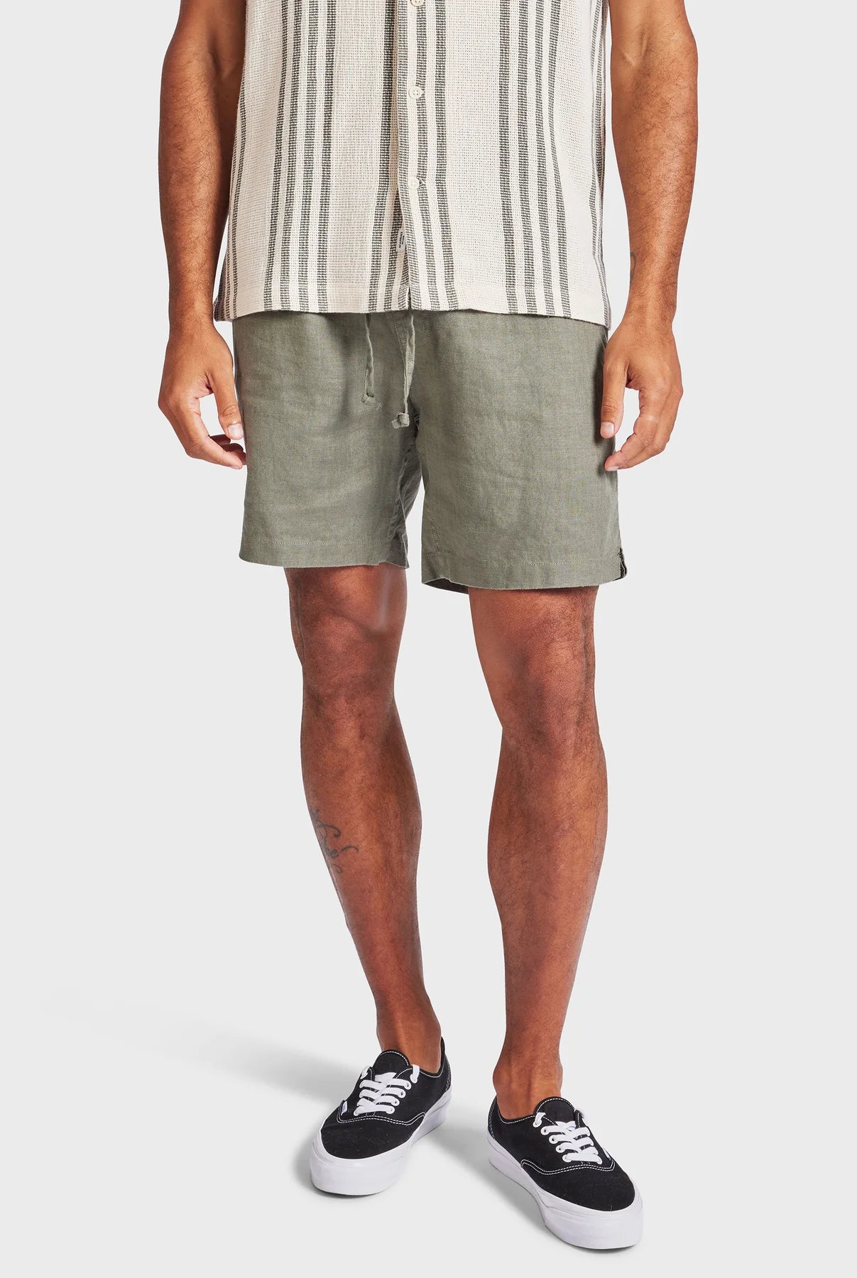 Riviera Linen Short in Smoke Pine