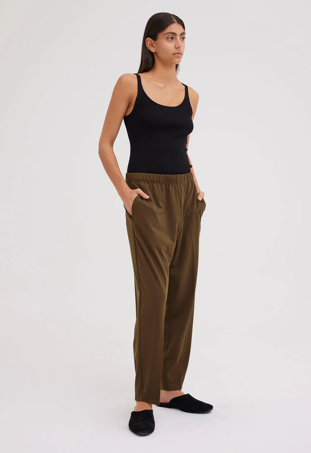 Wells Pant in Dark Olio Green