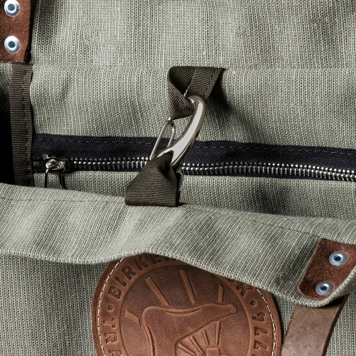 Cologne Bag Canvas Medium in Olive Green