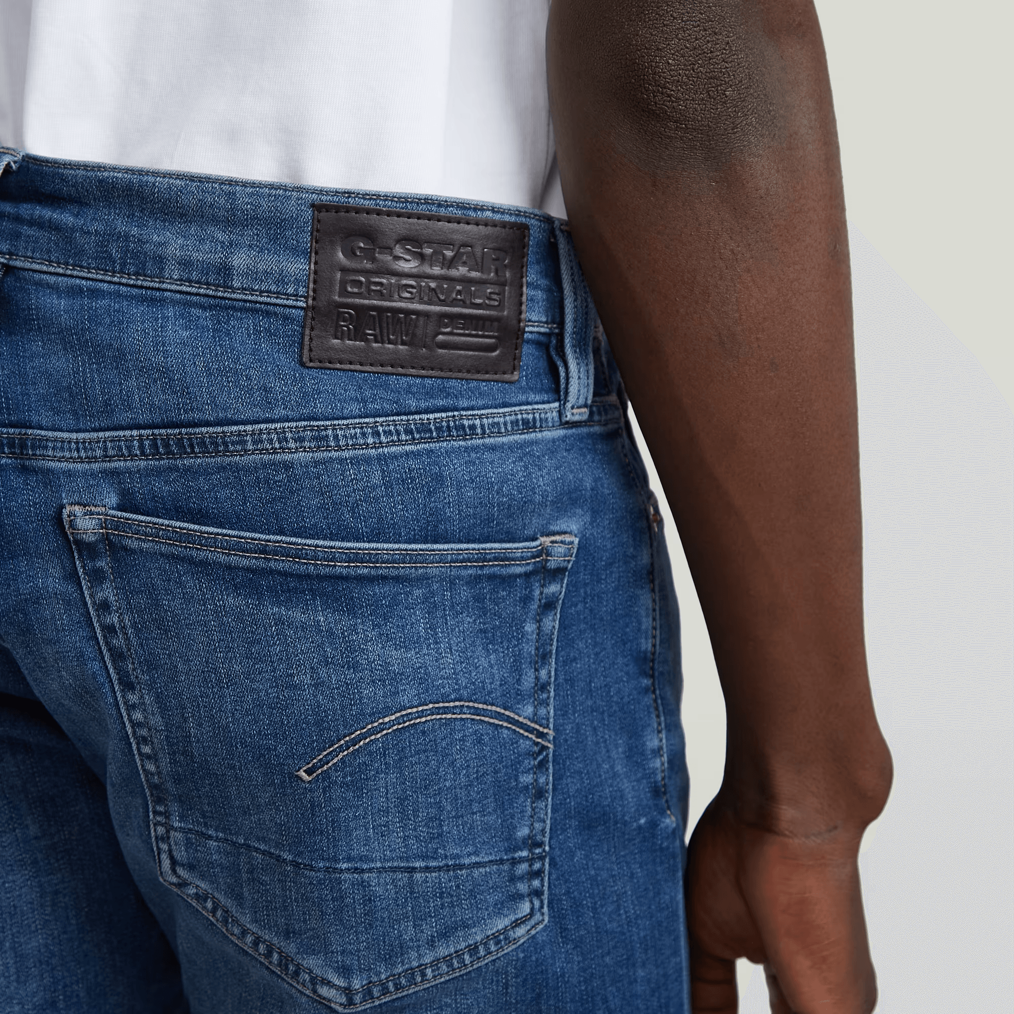 3301 Slim Denim Shorts in Medium Aged