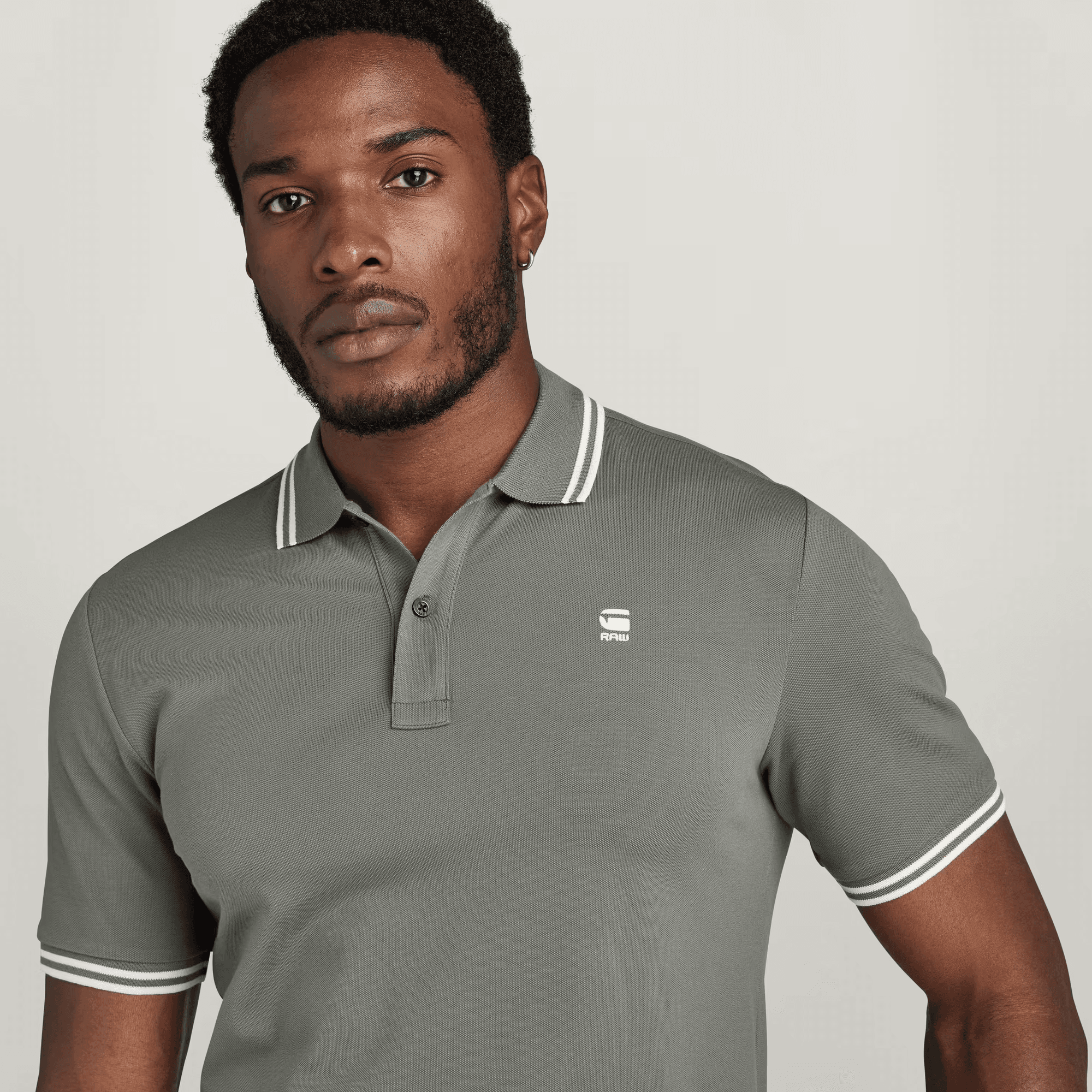 Dunda Slim Stripe Polo in Gs Grey