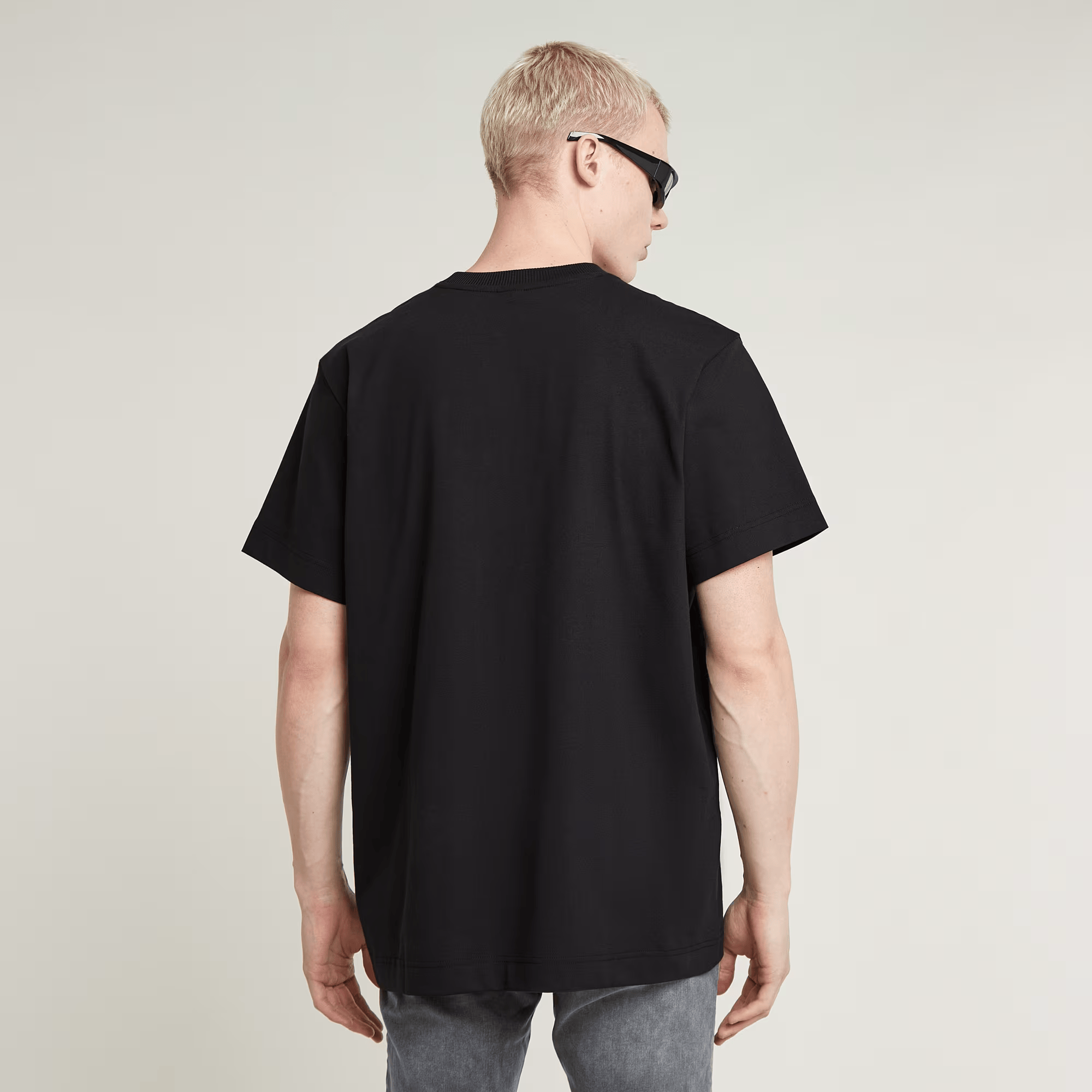 Essential Loose T-Shirt in Dark Black