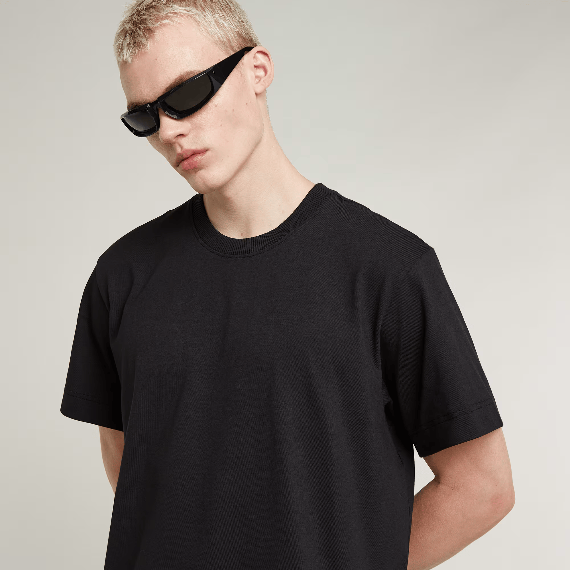 Essential Loose T-Shirt in Dark Black