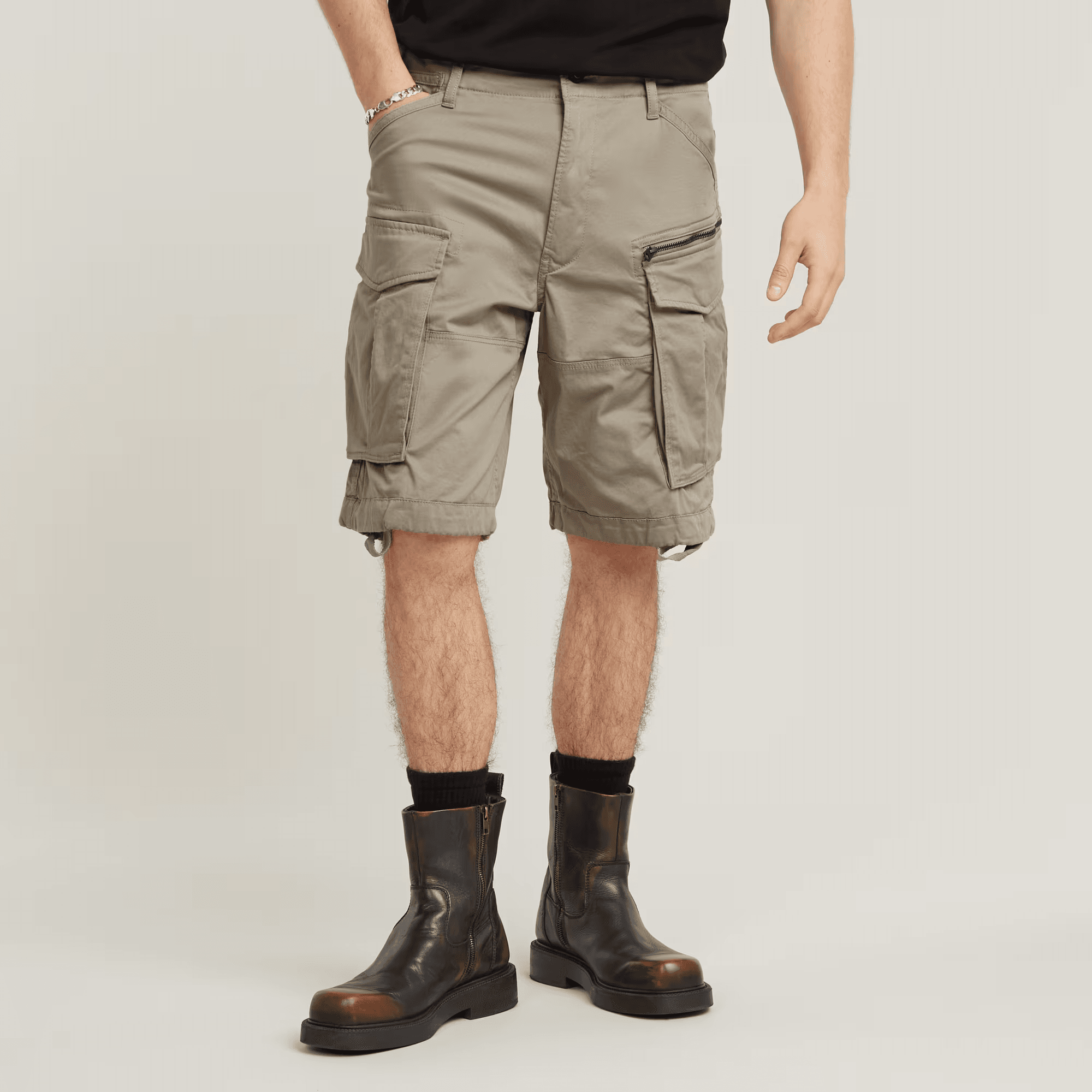 Rovic Zip Relaxed Shorts in Dune