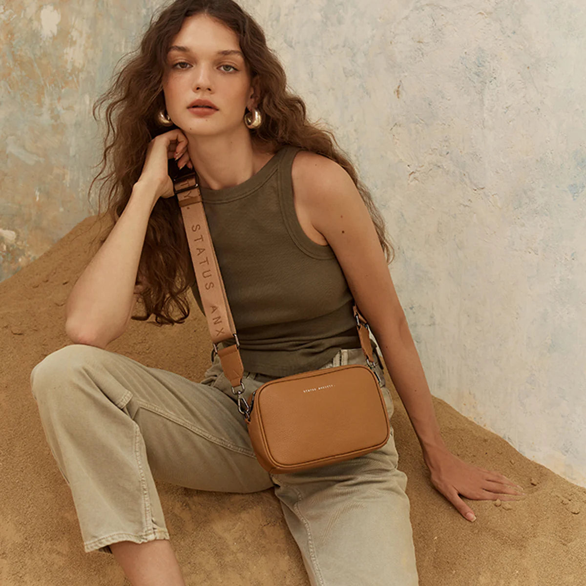 Plunder Leather Bag with Webbed Strap in Tan