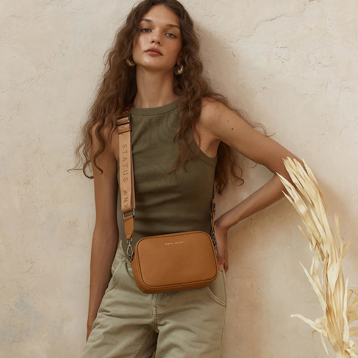 Plunder Leather Bag with Webbed Strap in Tan